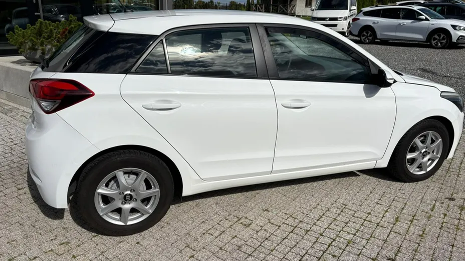 HYUNDAI i20 -