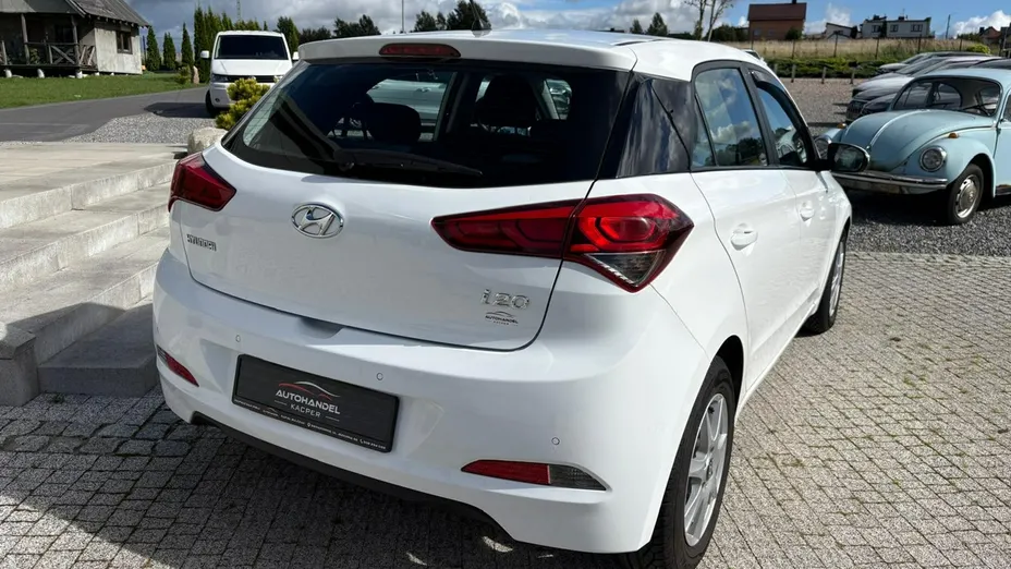 HYUNDAI i20 -