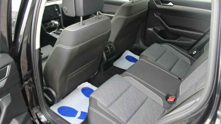 VOLKSWAGEN Passat -