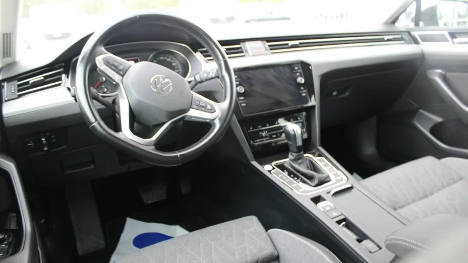 VOLKSWAGEN Passat -