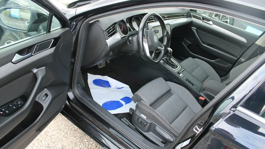 VOLKSWAGEN Passat -