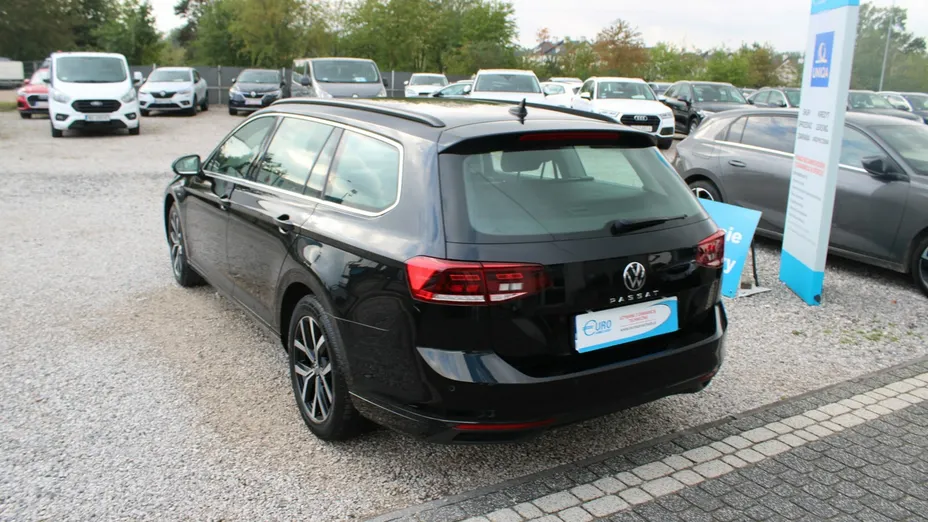 VOLKSWAGEN Passat -