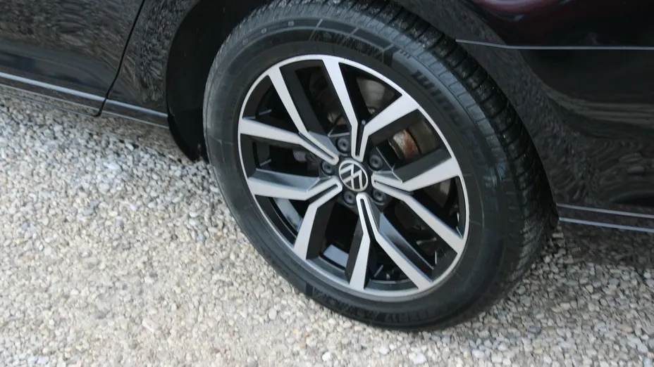 VOLKSWAGEN Passat -