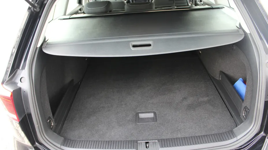 VOLKSWAGEN Passat -