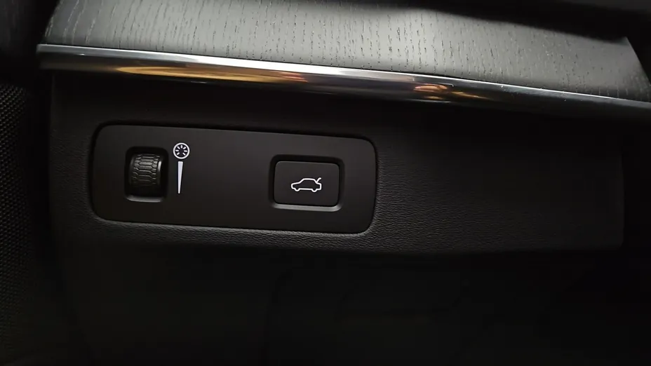 VOLVO XC90 -