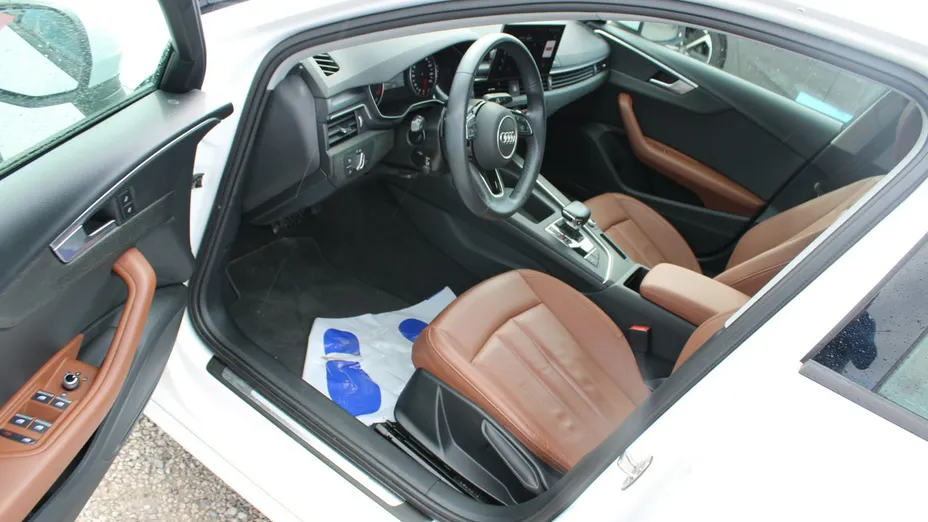 AUDI A4 -