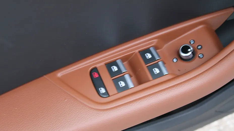 AUDI A4 -