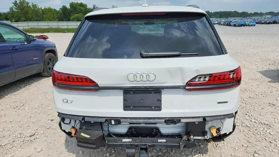 AUDI Q7 -
