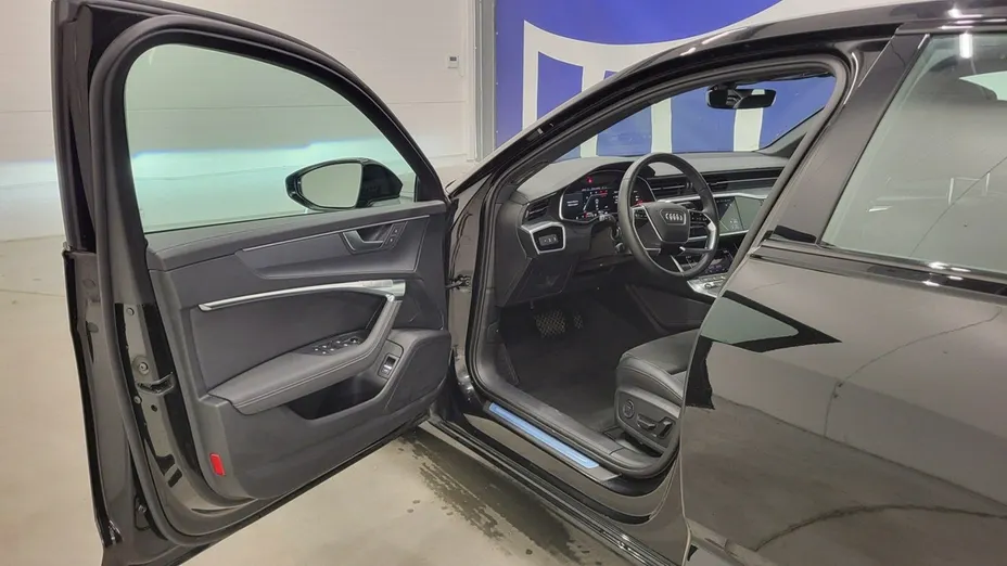 AUDI A6 -