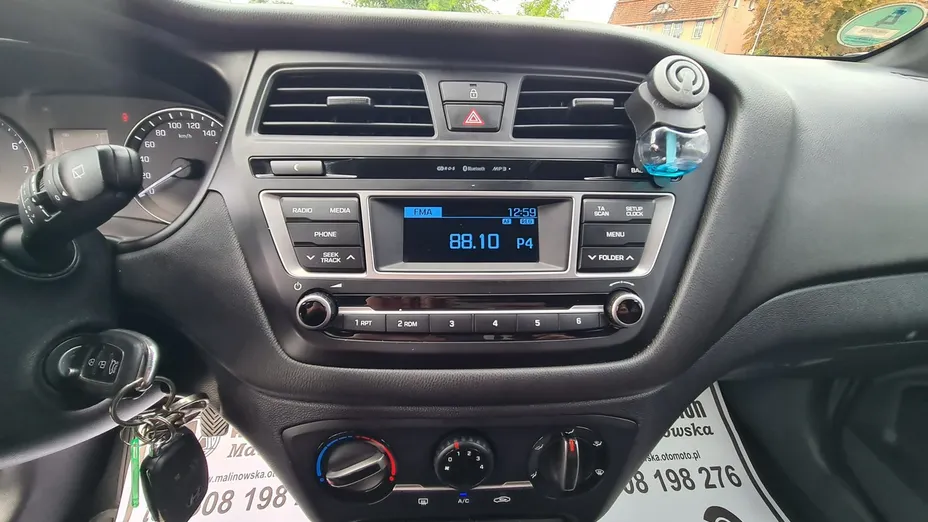 HYUNDAI i20 -