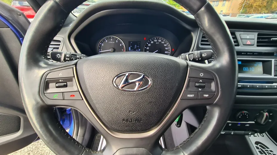 HYUNDAI i20 -