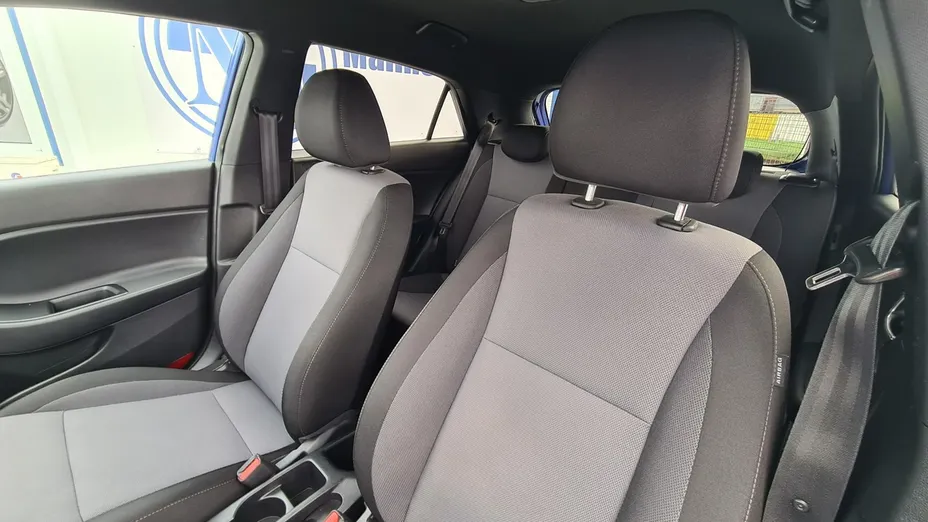 HYUNDAI i20 -