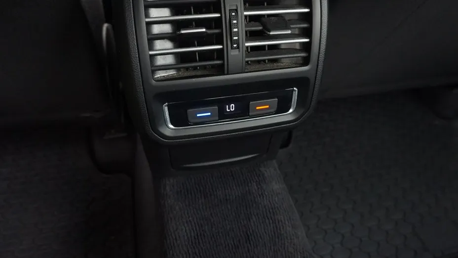 VOLKSWAGEN Passat -