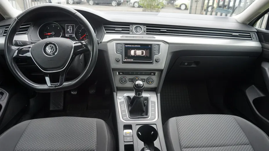 VOLKSWAGEN Passat -