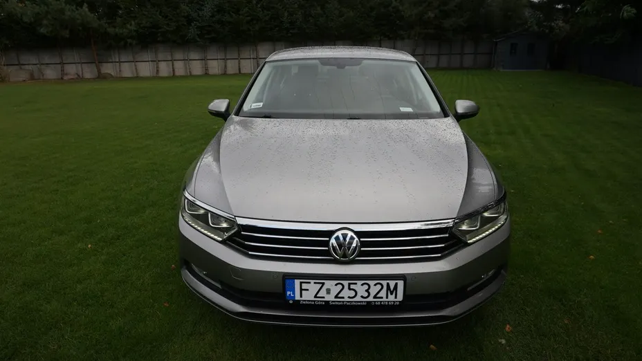 VOLKSWAGEN Passat -