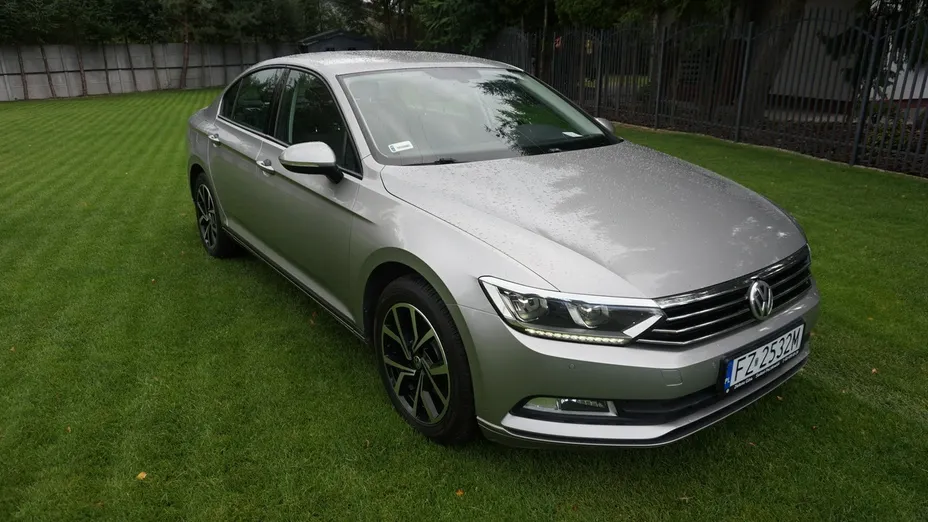VOLKSWAGEN Passat -