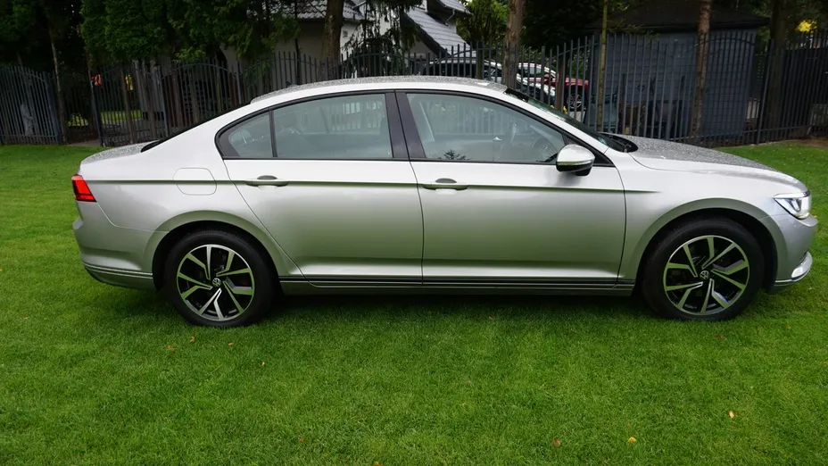 VOLKSWAGEN Passat -