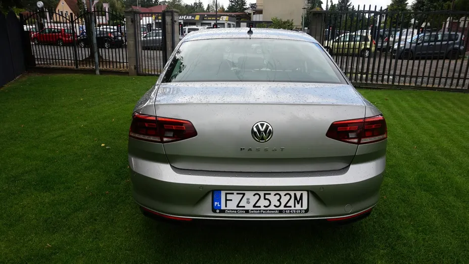 VOLKSWAGEN Passat -