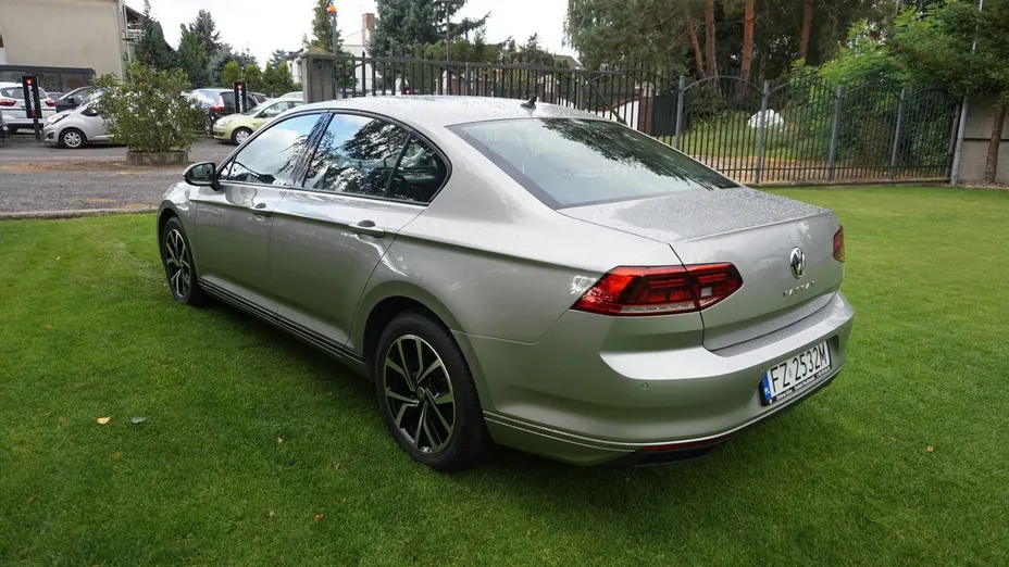 VOLKSWAGEN Passat -