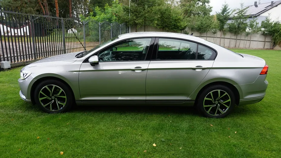 VOLKSWAGEN Passat -
