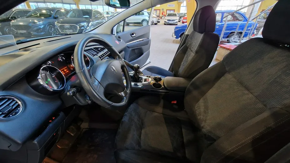 PEUGEOT 3008 -