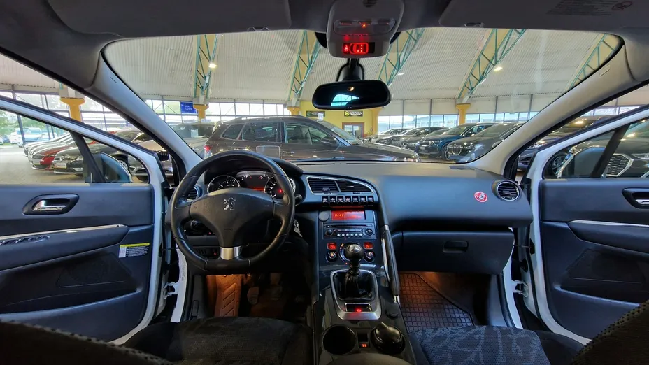 PEUGEOT 3008 -