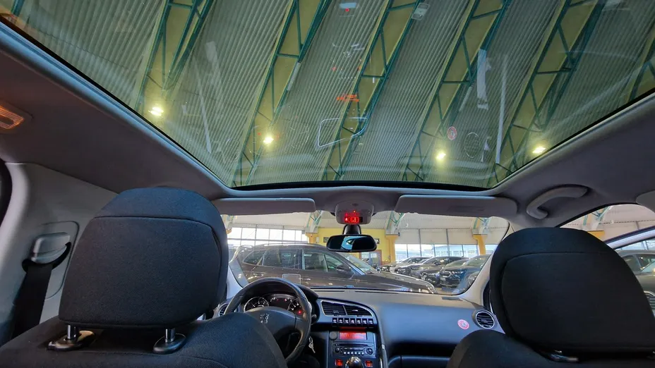 PEUGEOT 3008 -