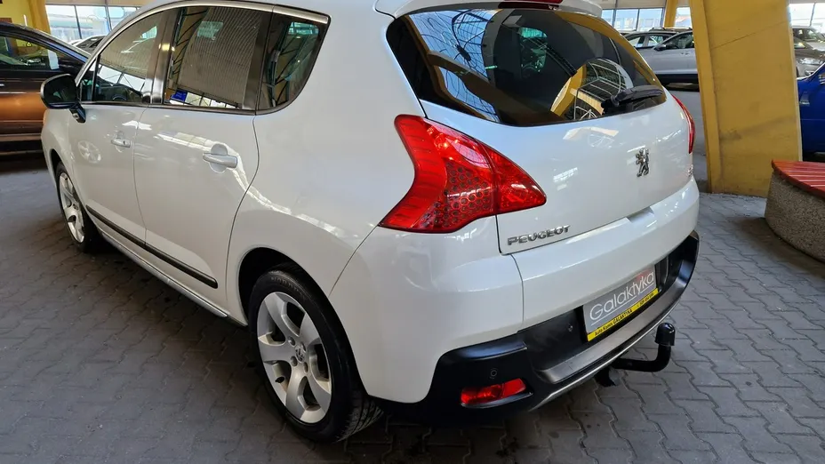 PEUGEOT 3008 -