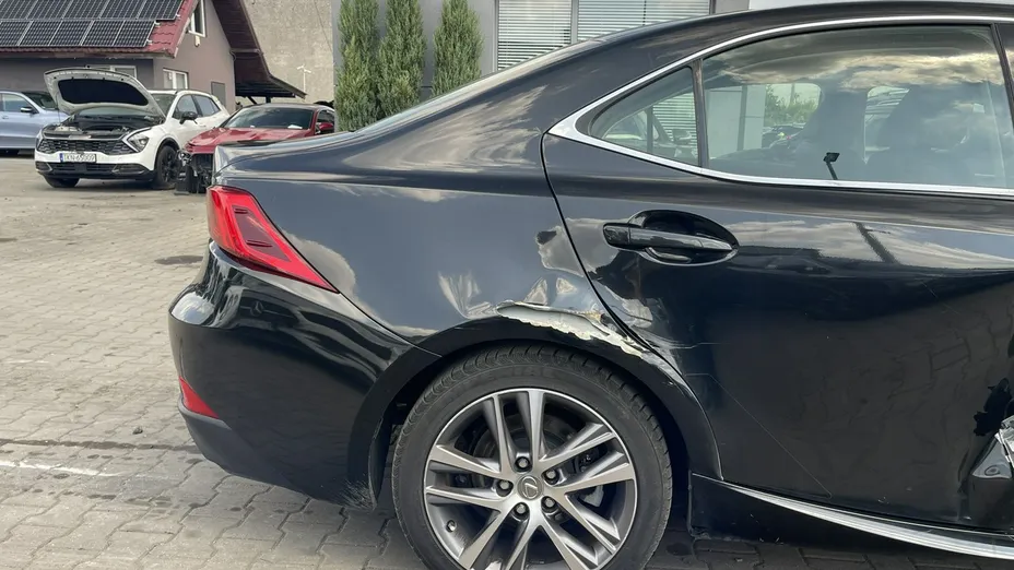 LEXUS IS -