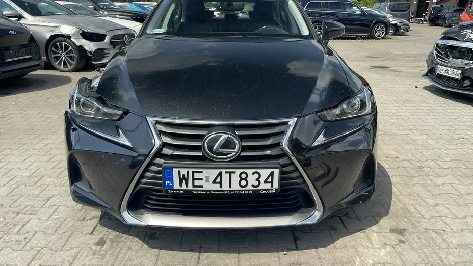 LEXUS IS -