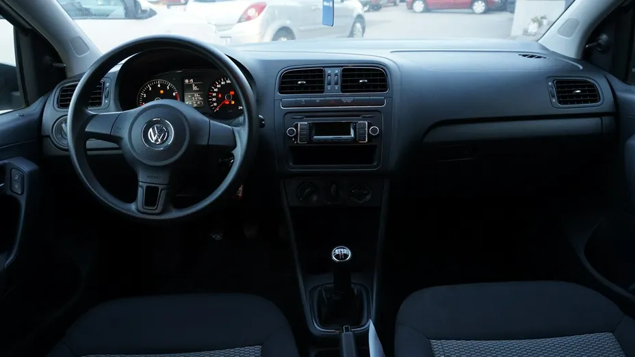 VOLKSWAGEN Polo -