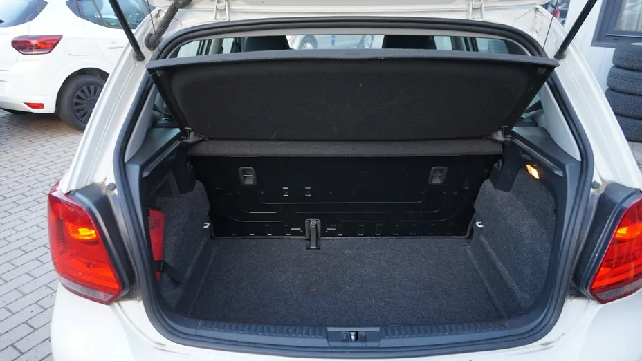 VOLKSWAGEN Polo -