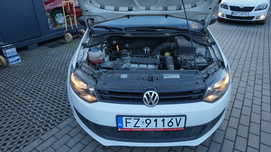 VOLKSWAGEN Polo -