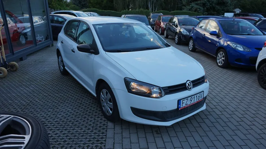 VOLKSWAGEN Polo -