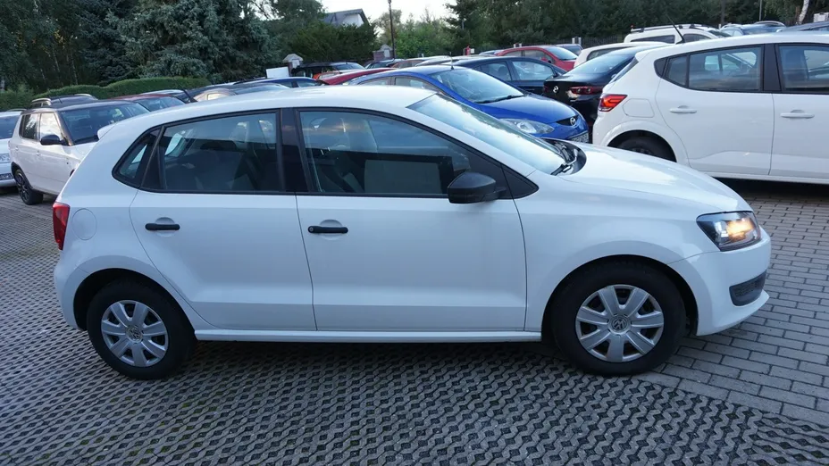 VOLKSWAGEN Polo -