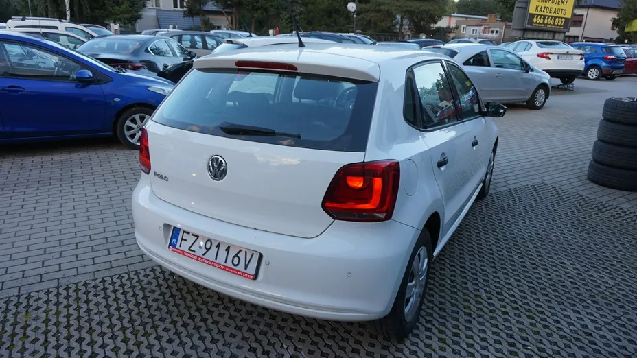 VOLKSWAGEN Polo -