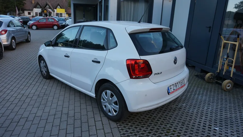 VOLKSWAGEN Polo -
