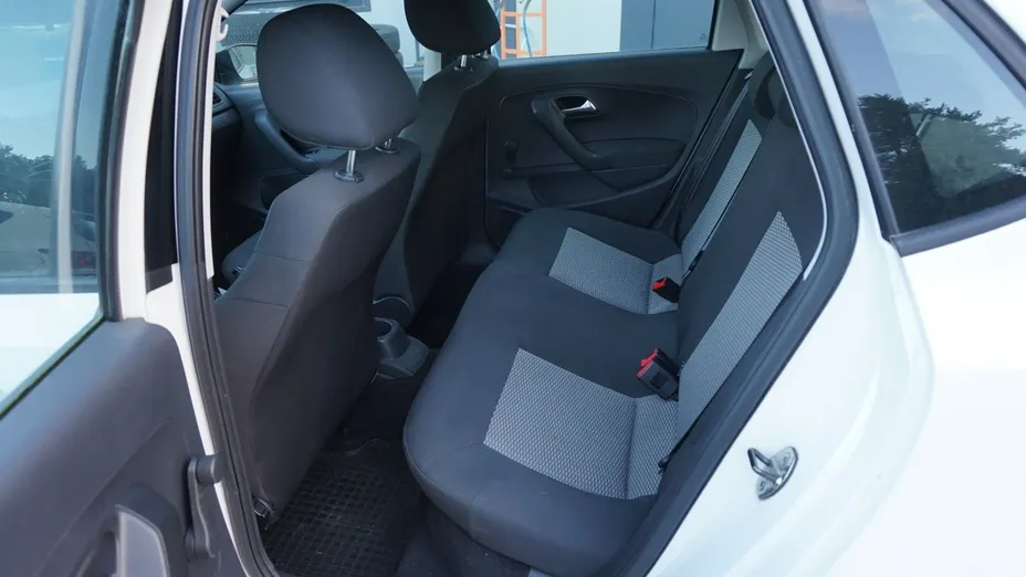VOLKSWAGEN Polo -