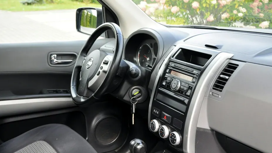 NISSAN X-Trail -