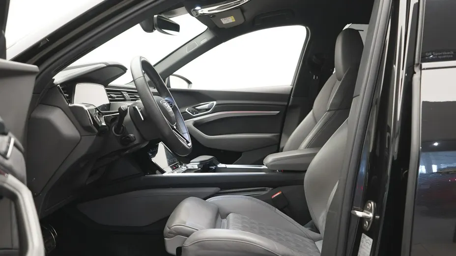 AUDI Q8 Sportback e-tron -
