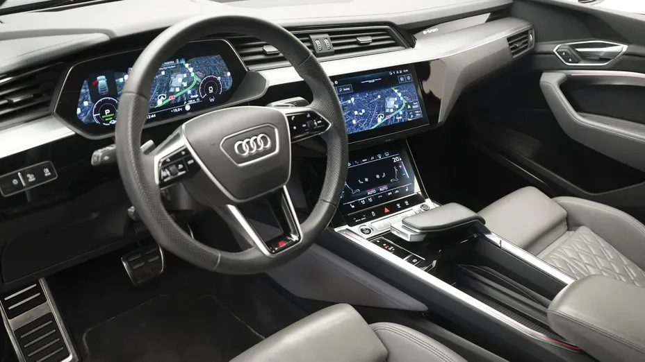 AUDI Q8 Sportback e-tron -