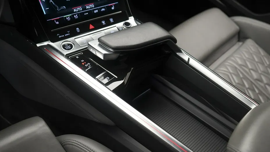 AUDI Q8 Sportback e-tron -