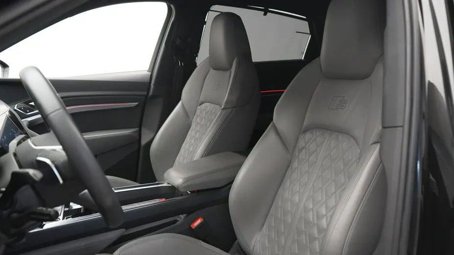 AUDI Q8 Sportback e-tron -