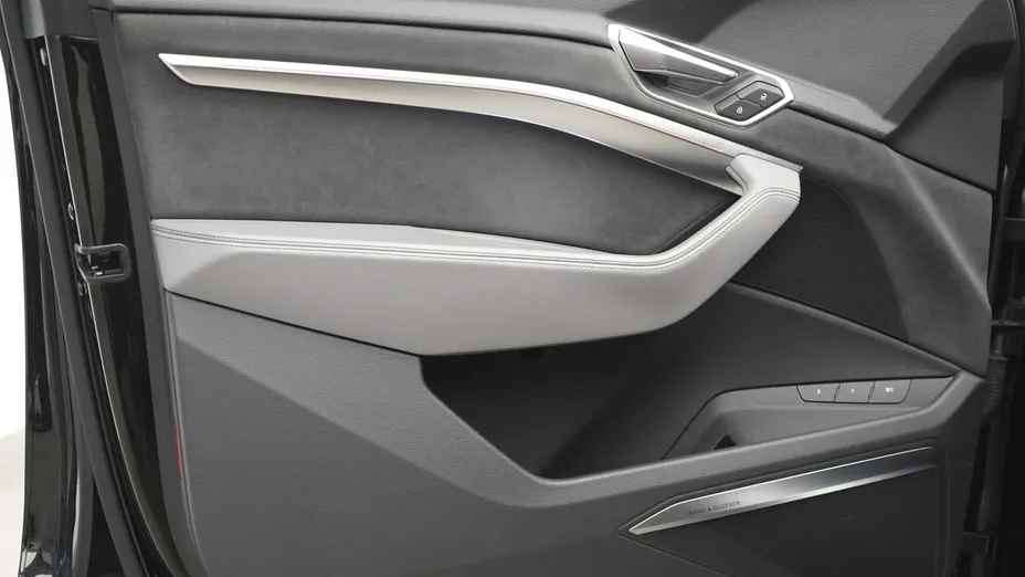 AUDI Q8 Sportback e-tron -