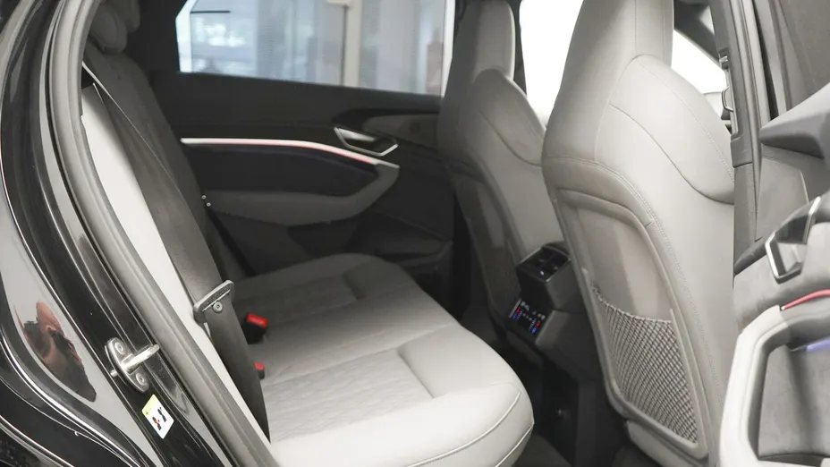 AUDI Q8 Sportback e-tron -