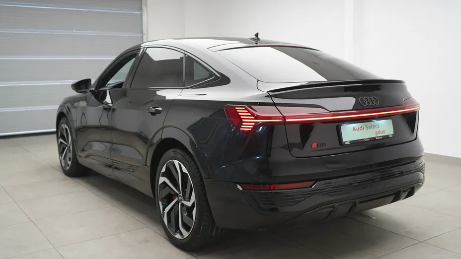 AUDI Q8 Sportback e-tron -