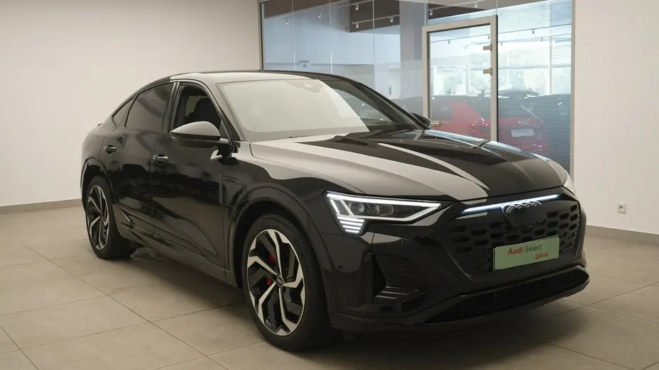 AUDI Q8 Sportback e-tron -