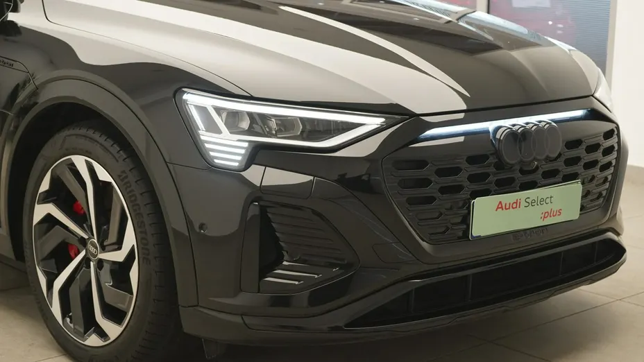 AUDI Q8 Sportback e-tron -