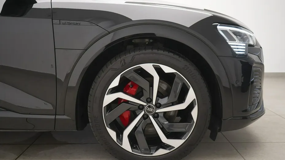 AUDI Q8 Sportback e-tron -