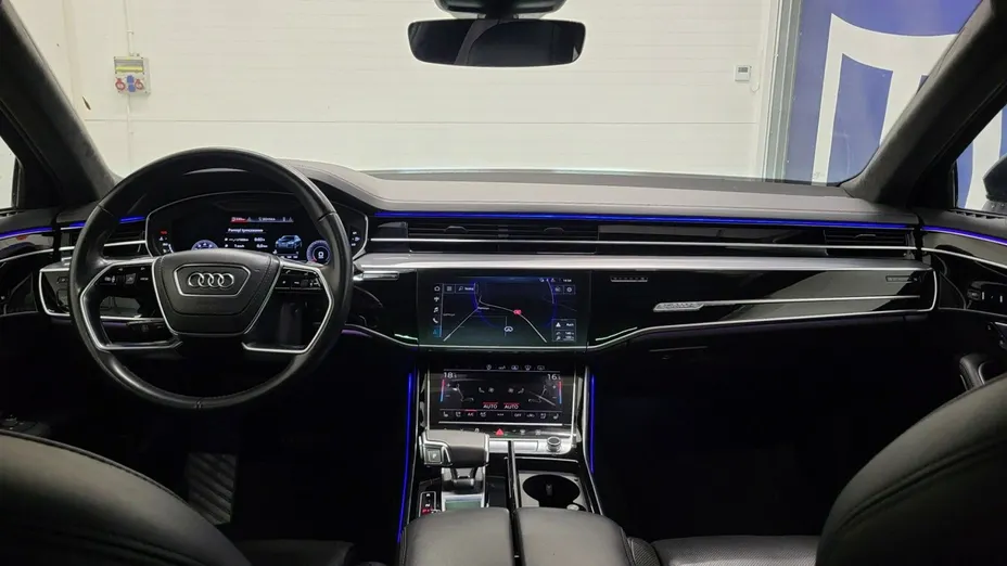 AUDI A8 -